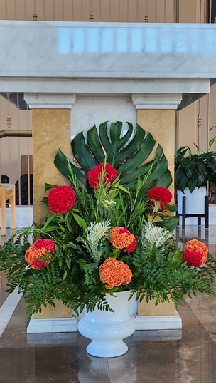 0923 Red Cockscomb,  Monstera Leaf, Leatherleaf Fern,  Juniper Sprigs, Ornamental Cabbage, &  Ornamental Kale